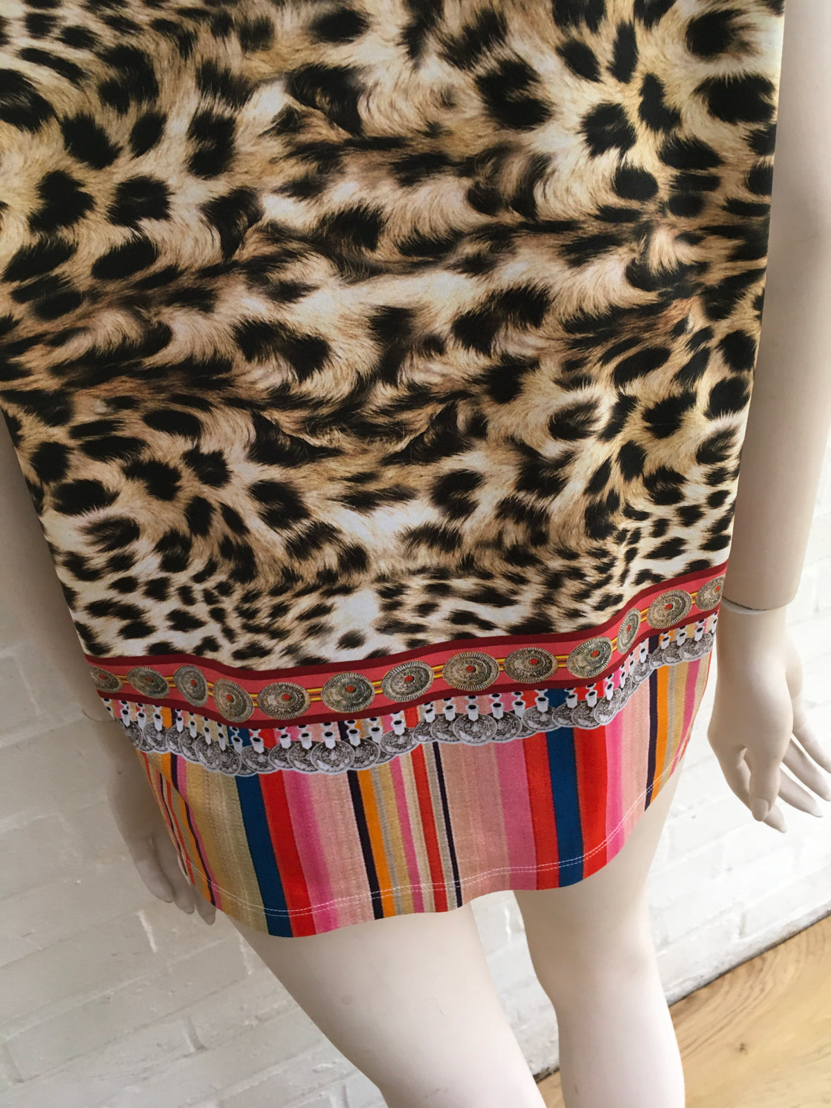 ETRO Milano Dragon Print T shirt Size I 40. Ladies