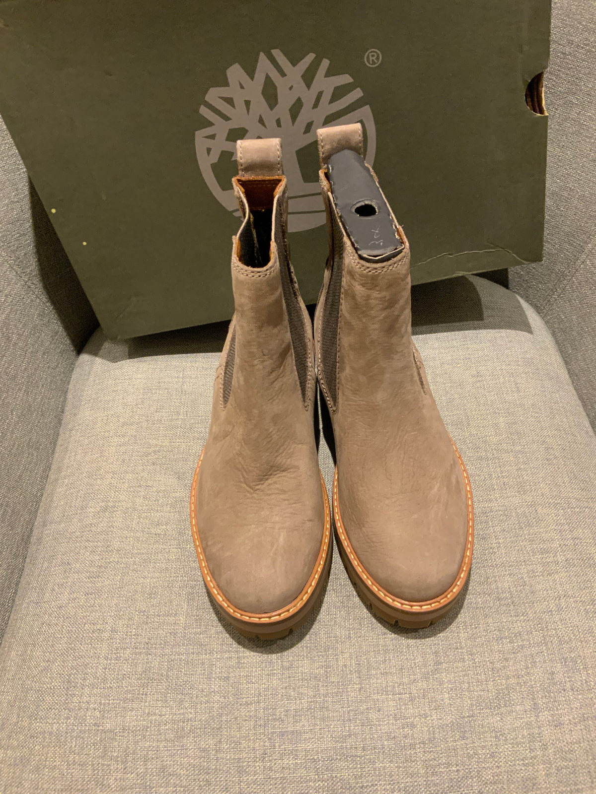 Timberland Courmayeur Valley Chelsea A1RRK 929 Taupe Nubuck Boots Sz 38 UK 5 US7 ladies