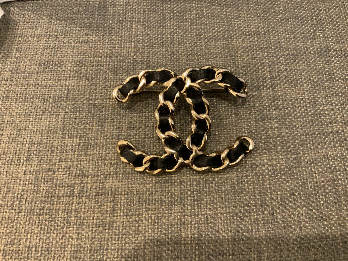 Chanel 2022 Latest Collection Lambskin Chain CC Brooch Black Leather Gold ladies