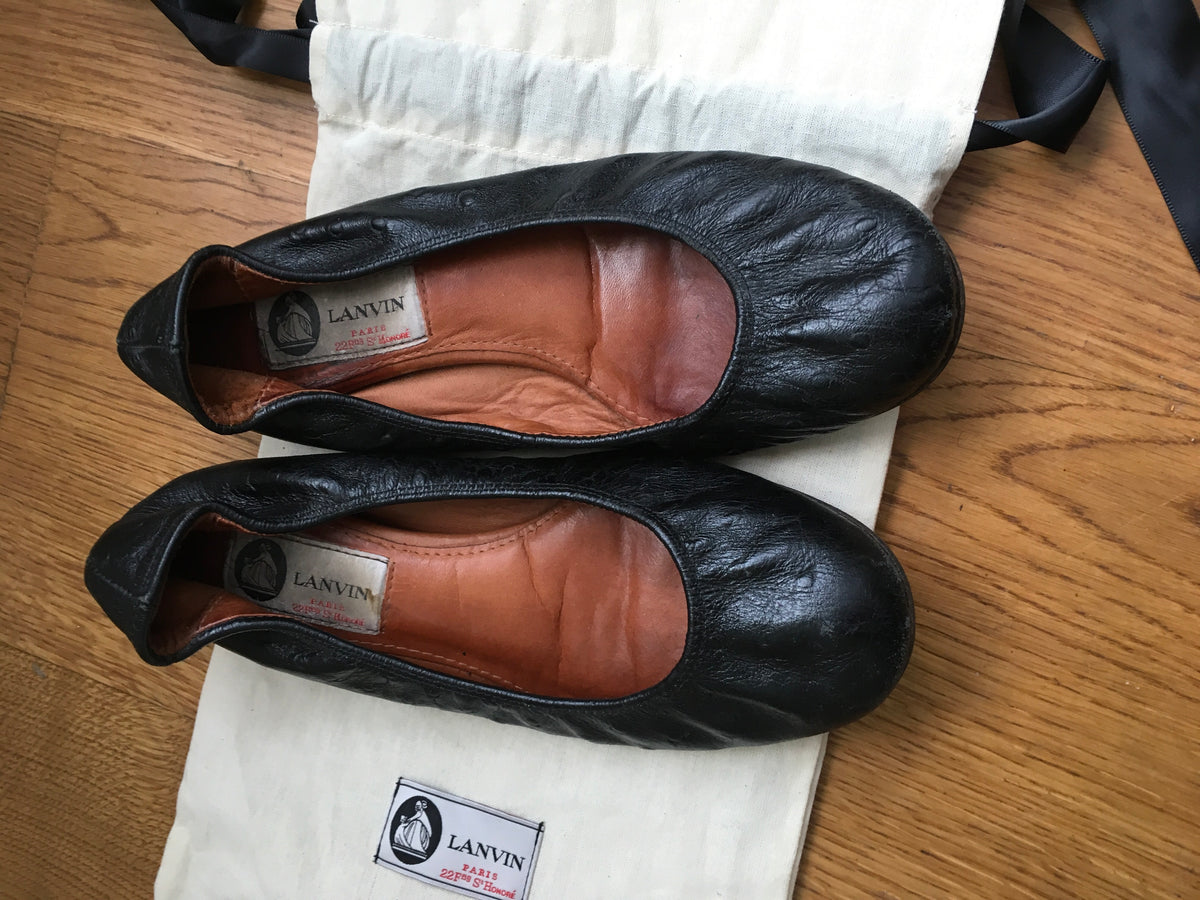 LANVIN Black Round-Toe Leather Flats Shoes Ladies