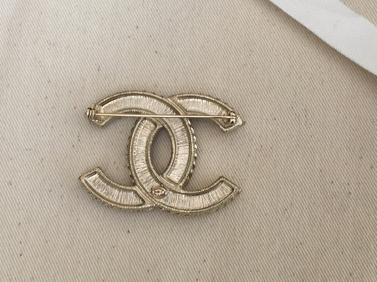 CHANEL Limited Edition 2020 Pearl Crystal CC XL Brooch Gold Pearly White ladies