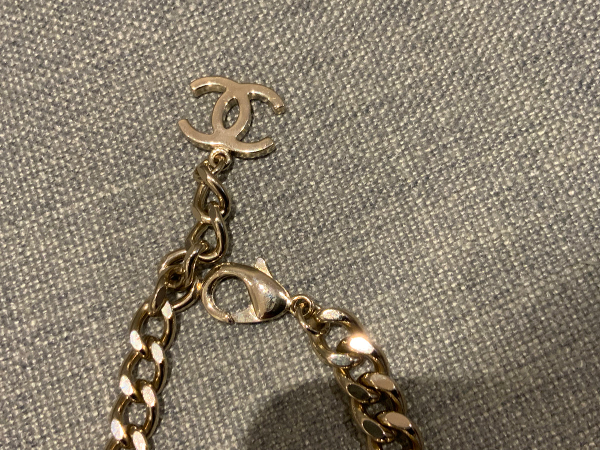 CHANEL 2022 B22 CC Enamel Chain CC Choker Gold Black Necklace ladies