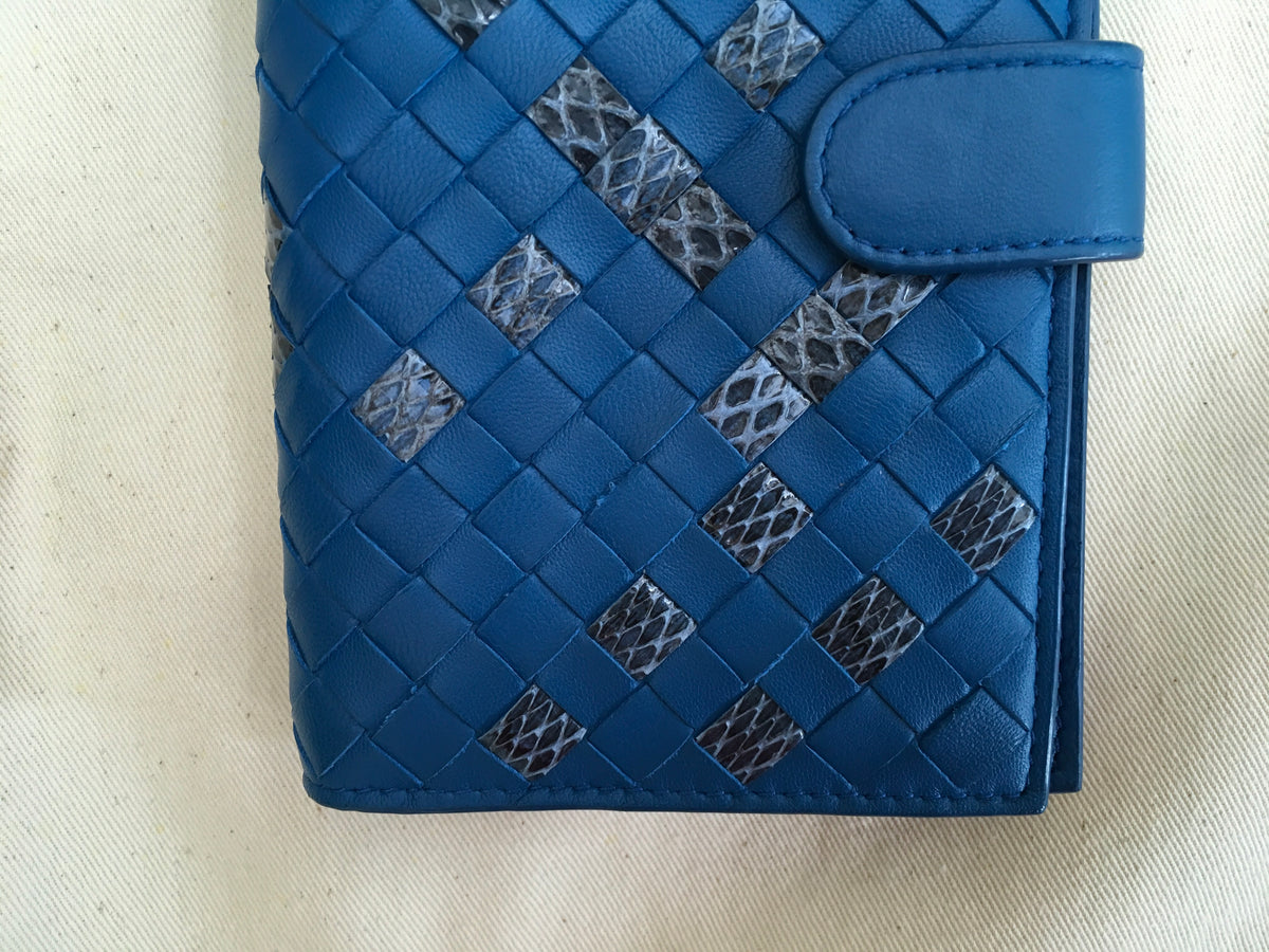 Bottega Veneta CONTINENTAL WALLET IN PEACOCK INTRECCIATO NAPPA AND AYERS LADIES