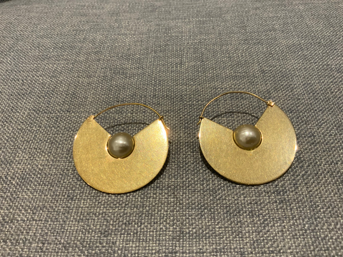 ICONIC CÉLINE Celine Phoebe Philo Gold Pearls Hoops Earrings ladies