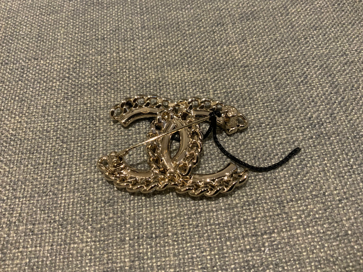CHANEL 2021 Crystal Chain CC Brooch Gold ladies