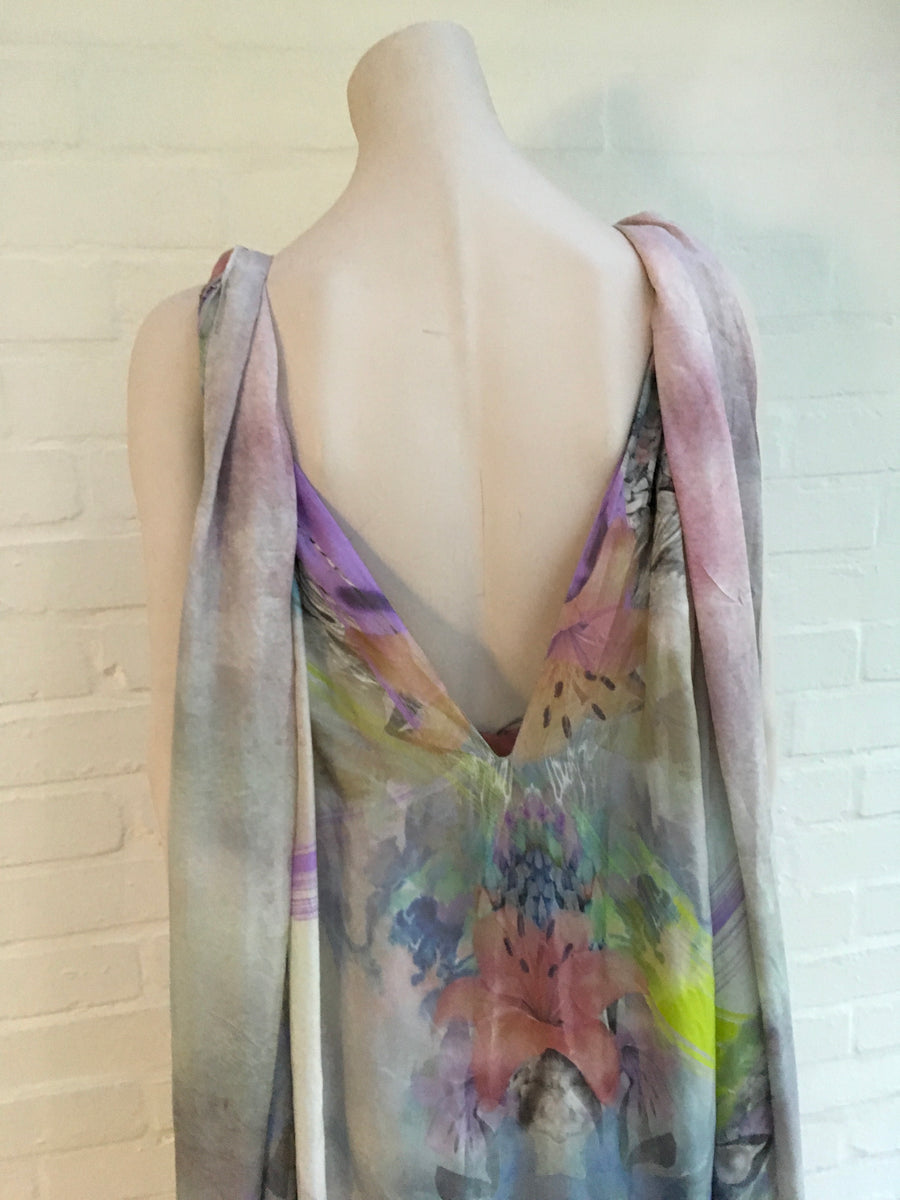 matthew williamson maxi dress Matthew Williamson Runaway Printed parachute-silk maxi dress gown Ladi –  Afashionistastore