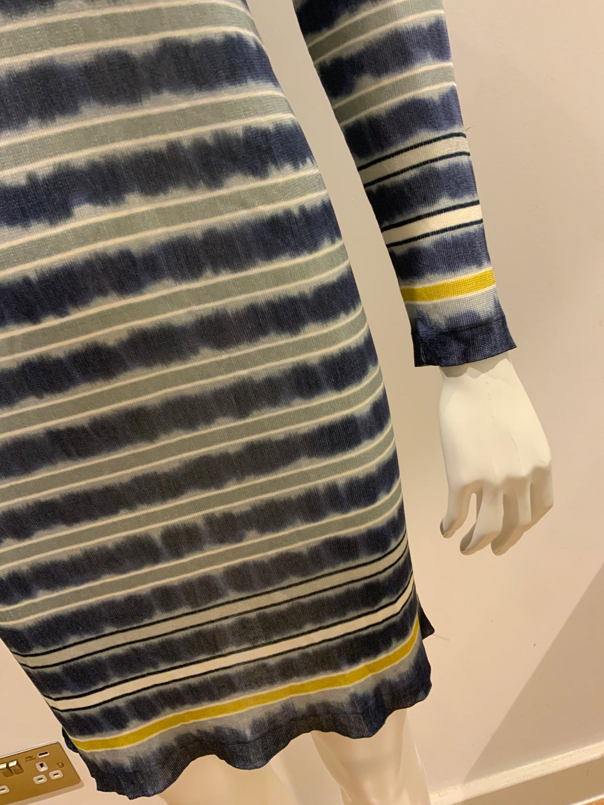 PRINGLE of Scotland TIE DYE STRIPE VISCOSE LONG SLEEVE KNIT DRESS SIZE S SMALL ladies