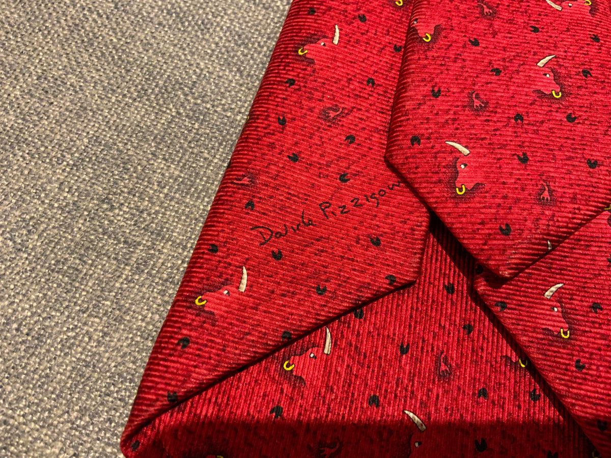 Bvlgari handmade seven fold red printed silk necktie self tipped 9cm Bull Tie men