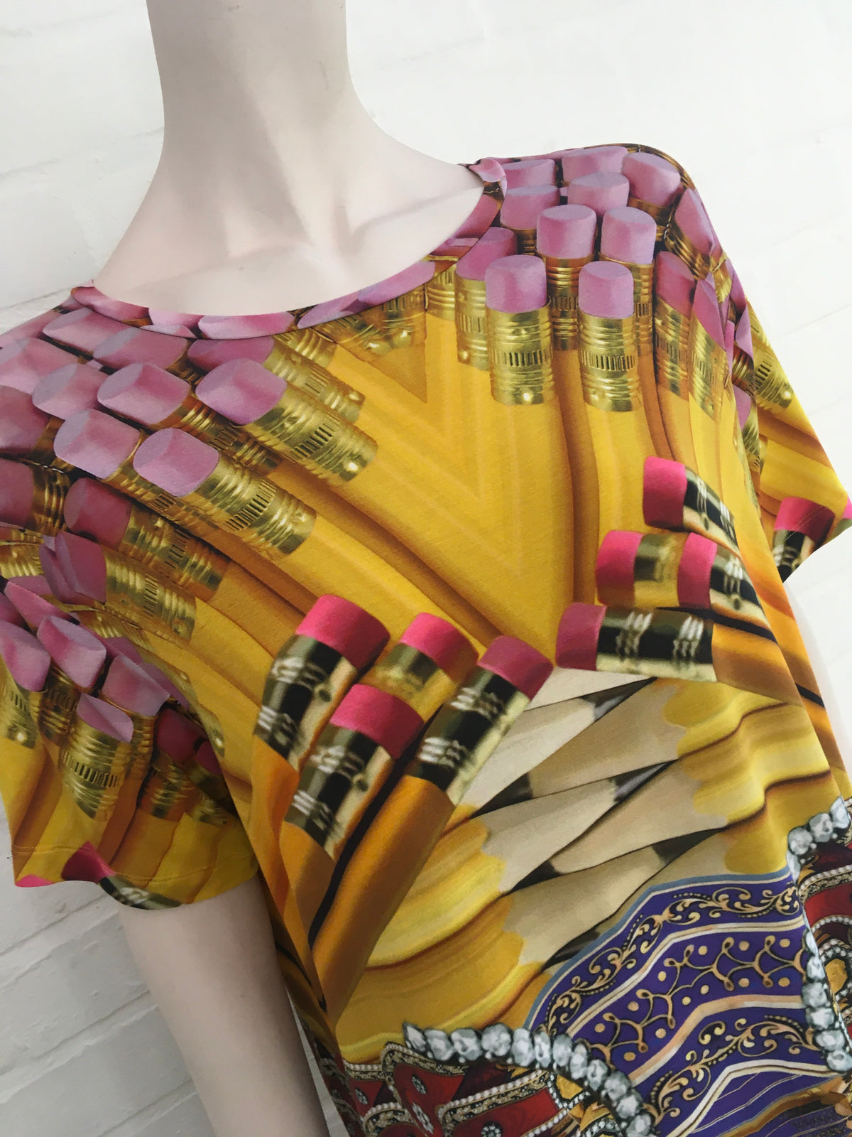 MARY KATRANTZOU Runaway Pencils Printed Short Sleeve T-shirt Size M medium ladies