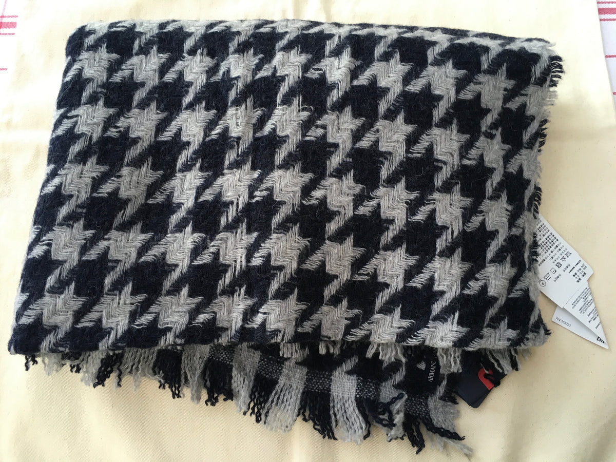 ARMANI JEANS Navy Blue & Grey houndstooth wool knit Cozy Scarf Shawl ladies