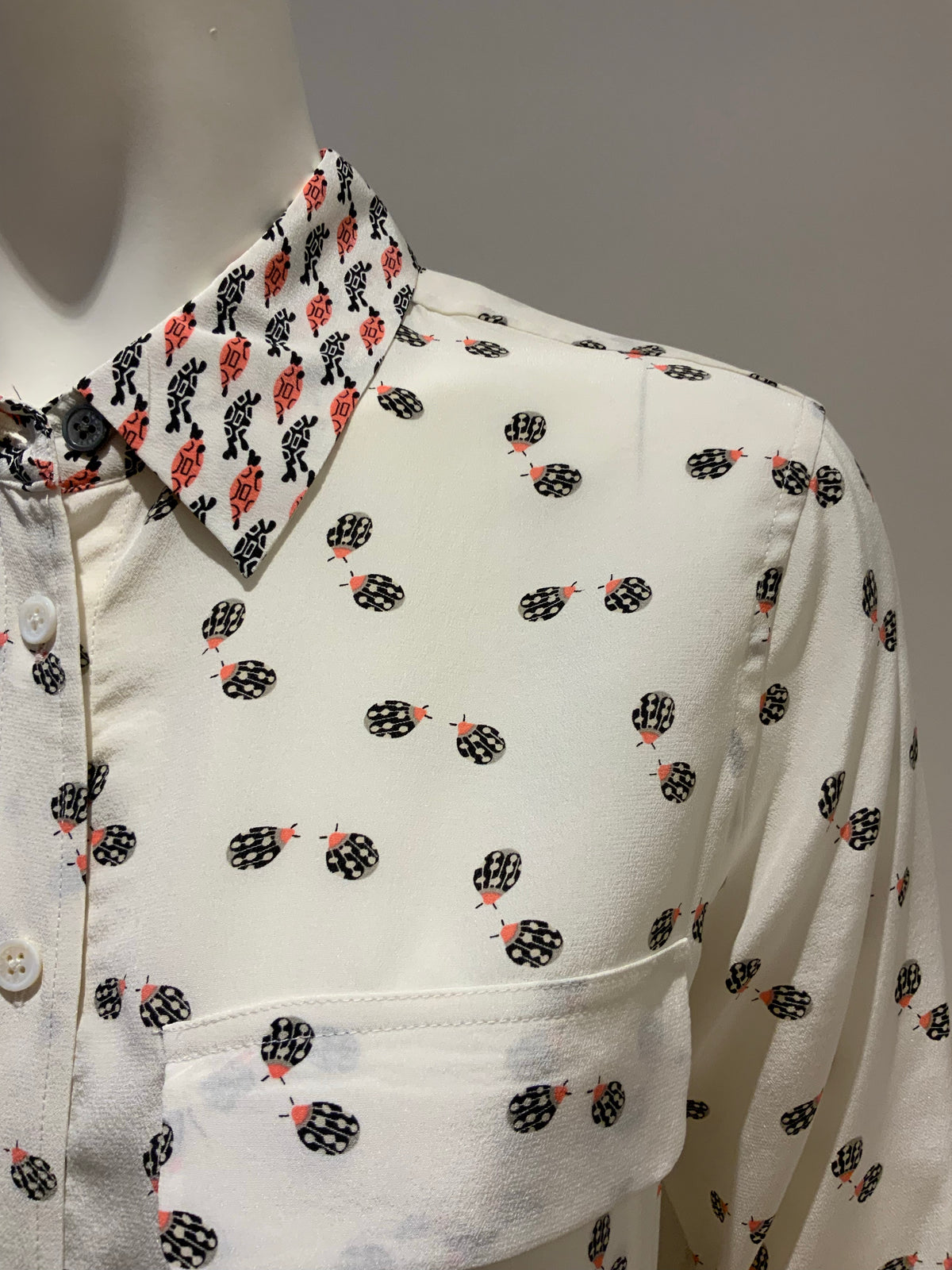 EQUIPMENT Slim Signature Ladybug Print Shirt BLOUSE SIZE S/P Small ladies