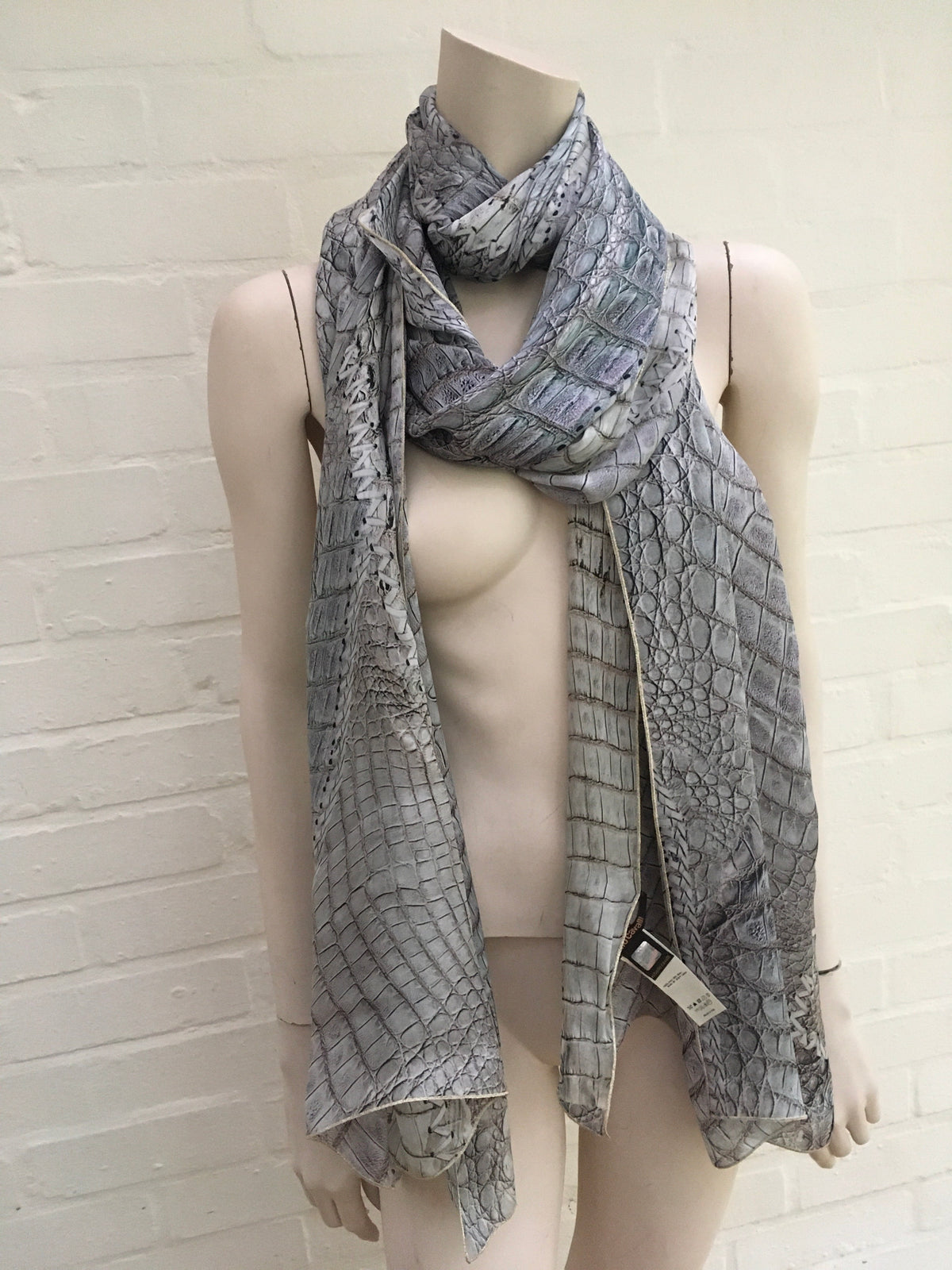 Roberto Cavalli RUNAWAY CROCODILE PRINT SILK SCARF SHAWL AMAZING Ladies