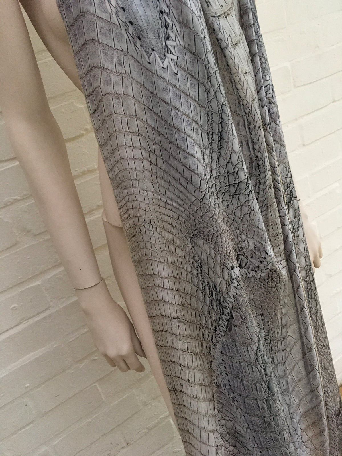 Roberto Cavalli RUNAWAY CROCODILE PRINT SILK SCARF SHAWL AMAZING Ladies