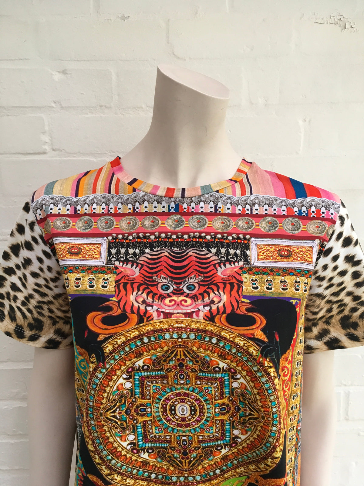 ETRO Milano Dragon Print T shirt Size I 40. Ladies