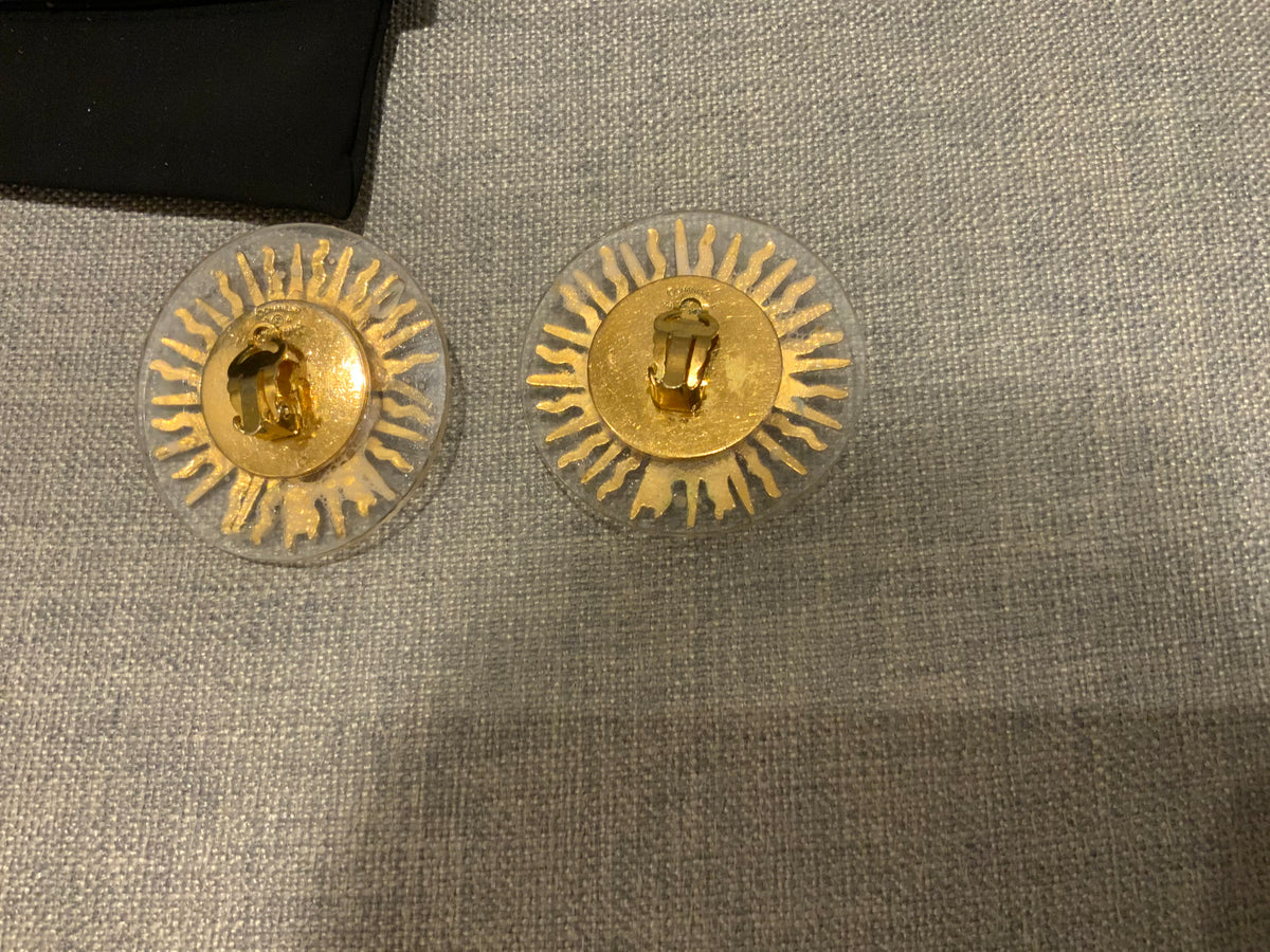CHANEL SOLD OUT Circa 1990 Karl Lagerfeld Le Roi Soleil gilt and resin earrings ladies