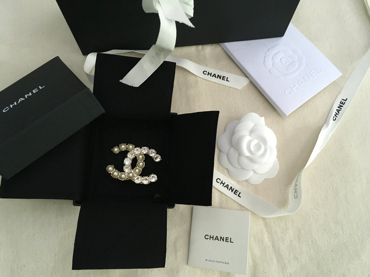 CHANEL Limited Edition 2020 Pearl Crystal CC XL Brooch Gold Pearly White ladies