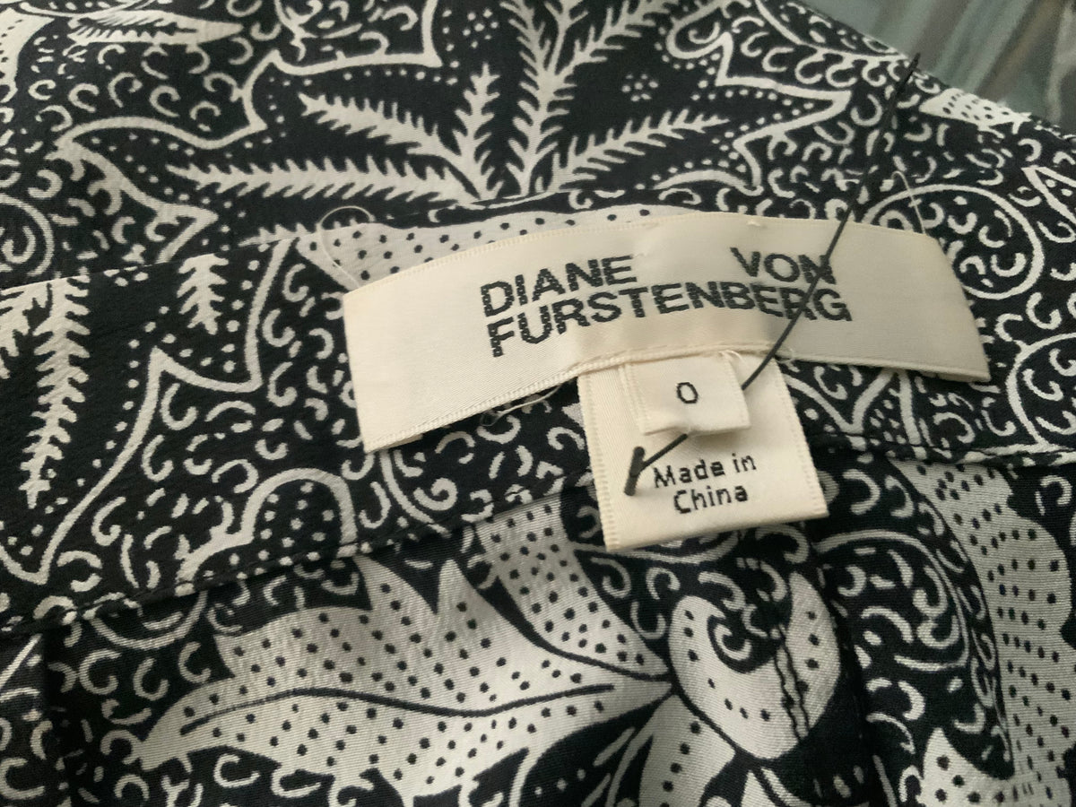 Diane von Furstenberg Ruffled Wrap-effect Printed Silk Romper US 0 UK 4 XXS XS ladies
