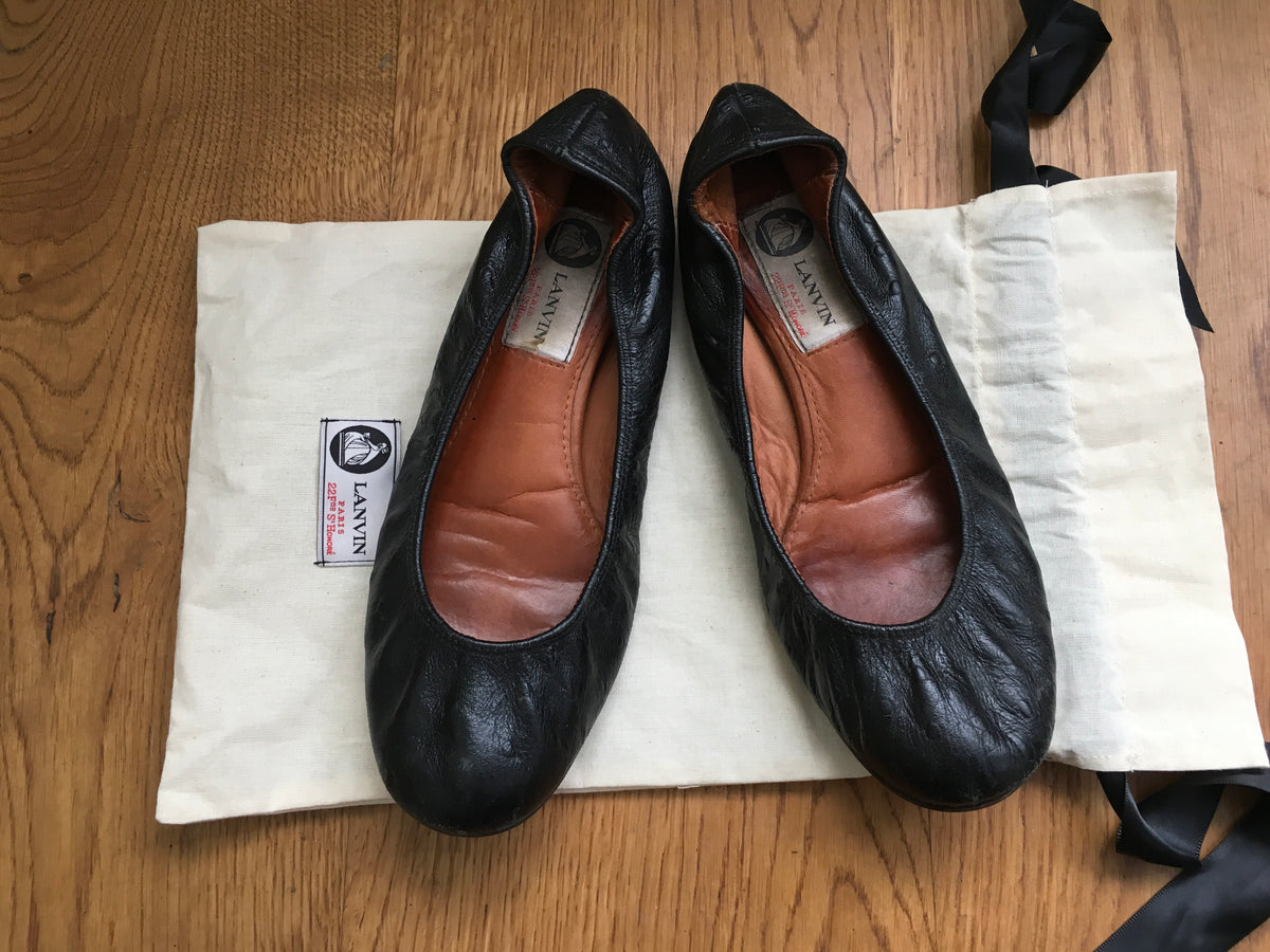 LANVIN Black Round-Toe Leather Flats Shoes Ladies