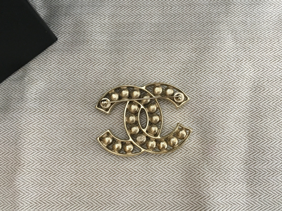 Chanel large logo brooch pearls and crystals large CC JUST AMAZING LADIES