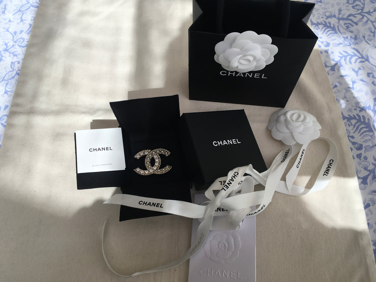 CHANEL Limited Edition 2020 Pearl Crystal CC XL Brooch Gold Pearly White ladies