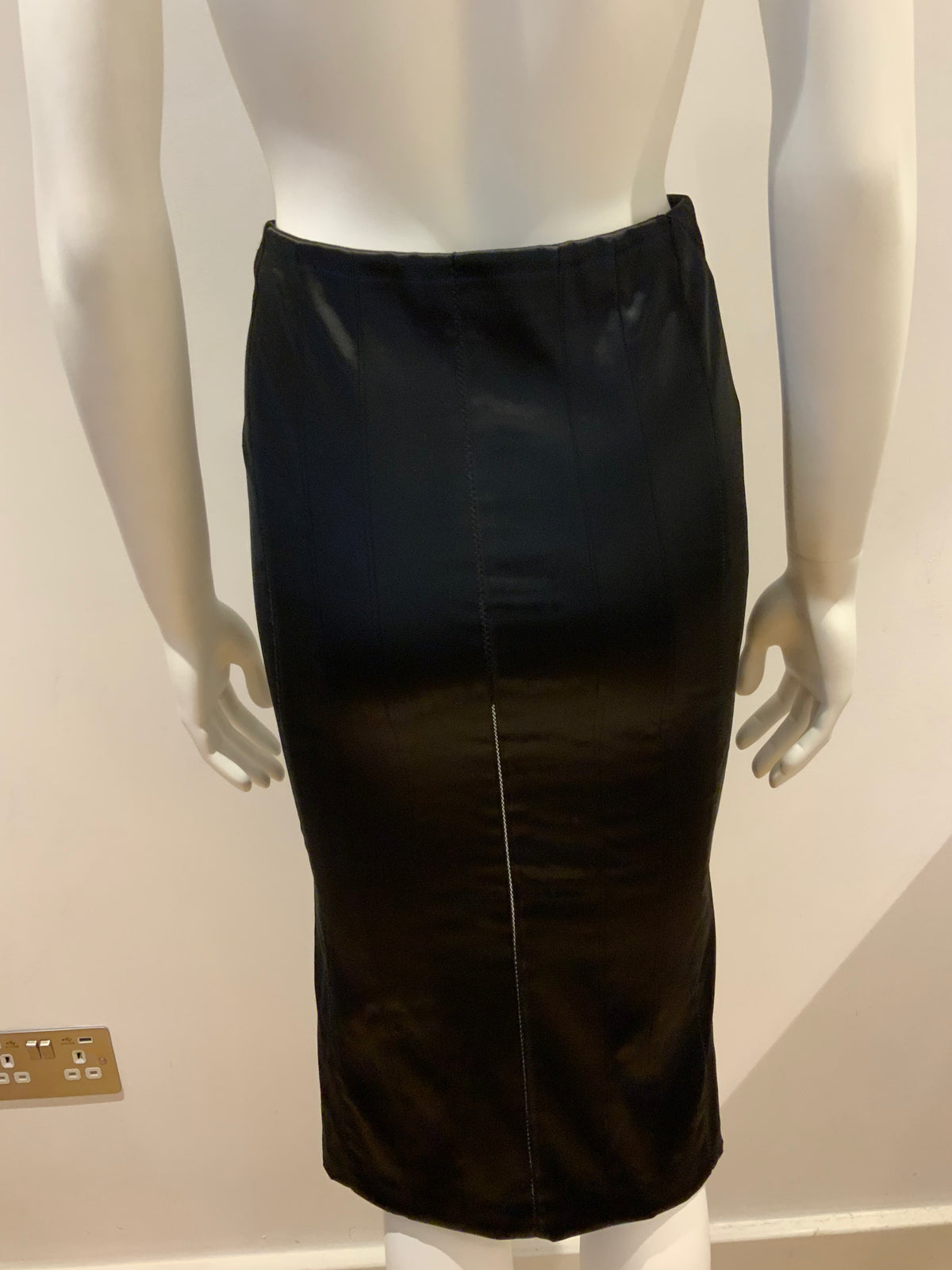 Dolce & Gabbana Satin Black Hook & Eye Stretch Skirt I 38 UK 6 US 2 XS ladies