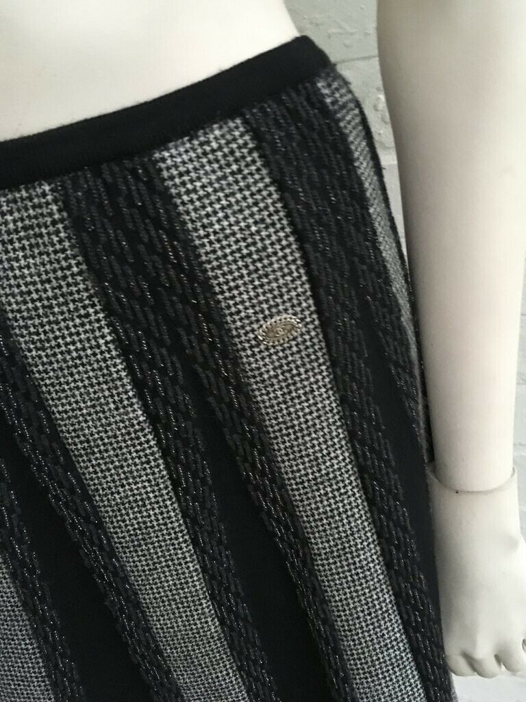 CHANEL Black Houndstooth Wool Knit Skirt Size F 40 UK 12 US 8 ladies