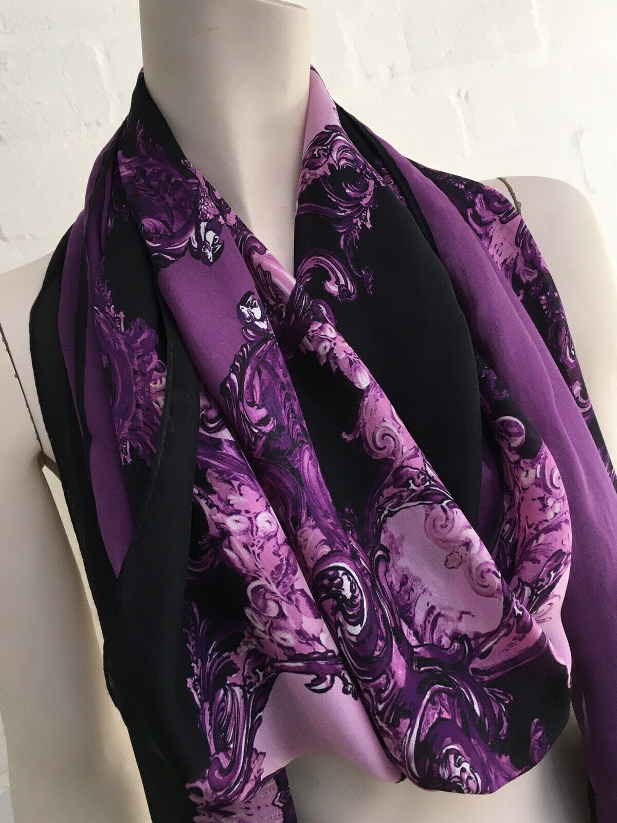 Roberto Cavalli RUNAWAY LARGE PAROTS PRINT SILK SCARF SHAWL AMAZING ladies
