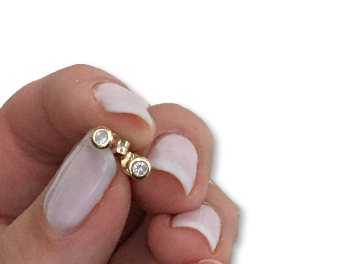 14K 14ct 585 Yellow Gold Diamond Stud Earrings Piercing Ladies