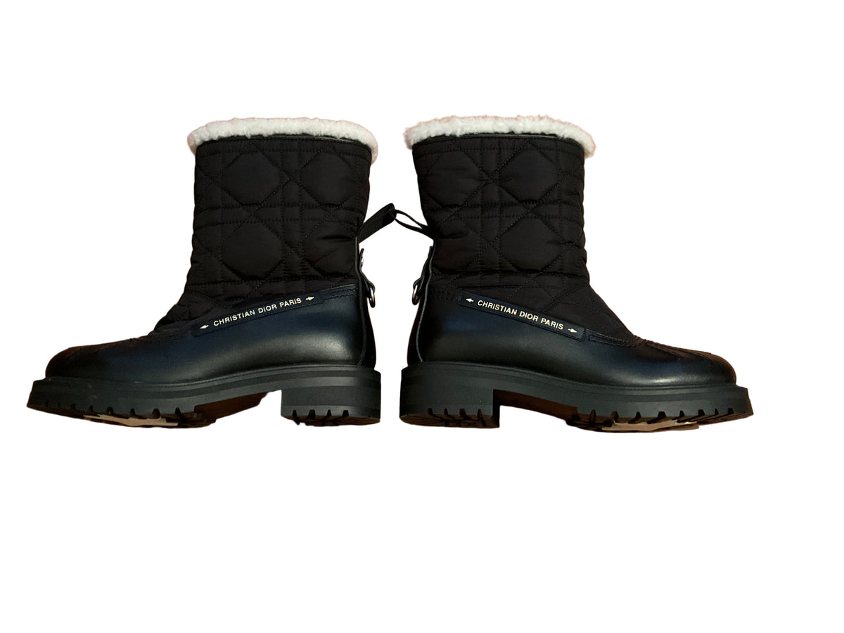 Christian Dior Frozen-D Ankle Boot Black Calfskin Cannage Quilted Nylon and White Shearling size 38 ladies