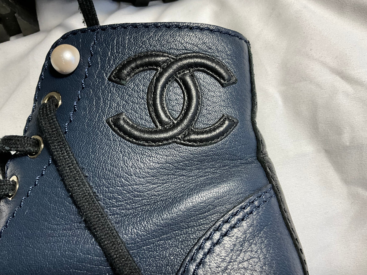 Chanel Navy Blue Leather Lace-Up Combat Ankle Boots – Size EU 37.5 ladies
