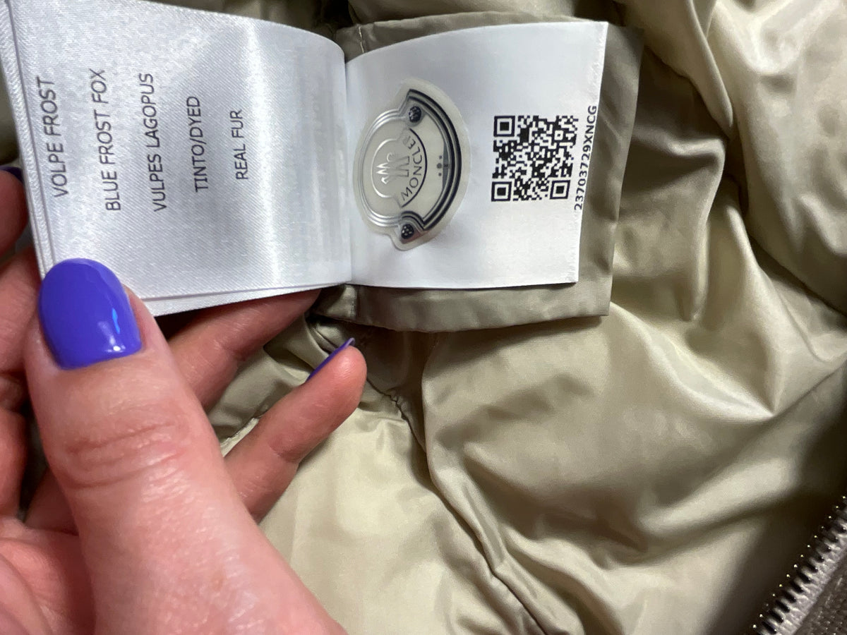 Moncler Tatie Cream Down Puffer Jacket with Real Fox Fur Hood & Belt Size 0 ladies