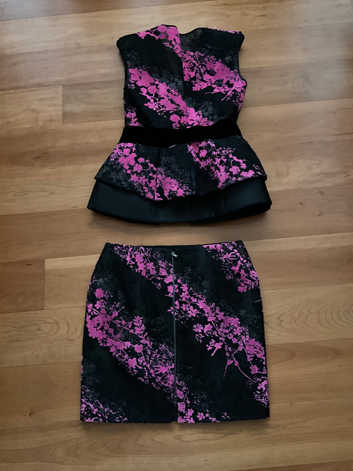 Antonio Berardi Pink Black Jacquard Skirt Suit Set Size I 42 UK 10 US 6 ladies