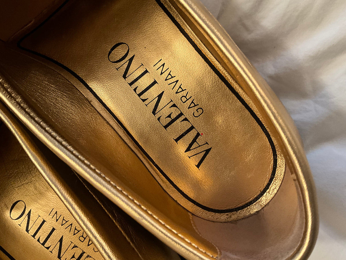 Valentino Metallic Gold Leather VLogo Chain Loafers – Size EU 36½ ladies