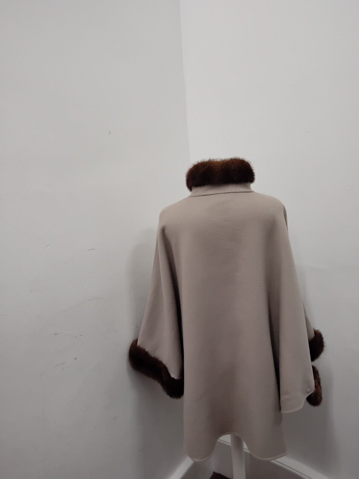 Loro Piana Winter Wengen Double Cashmere Cape With Detachable Mink Fur ladies