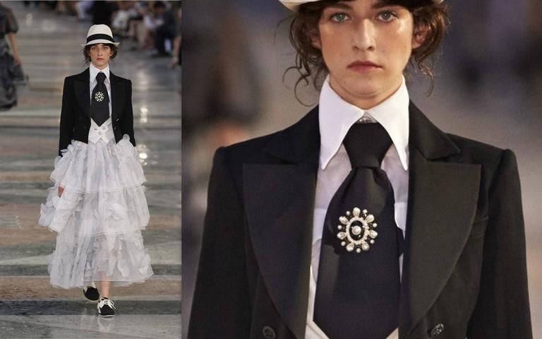 Chanel 2017 Runway Cuba Collection Black Tie ladies
