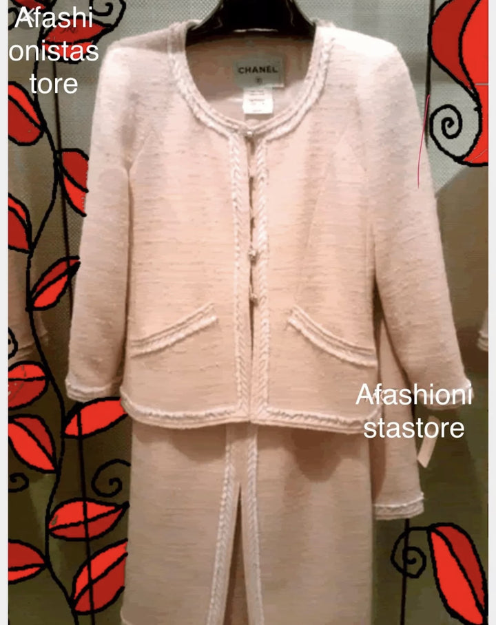 CHANEL RUNWAY COLLARLESS PINK BOUCLÉ 2-piece suit F 36 UK 8 US 4 S Ladies