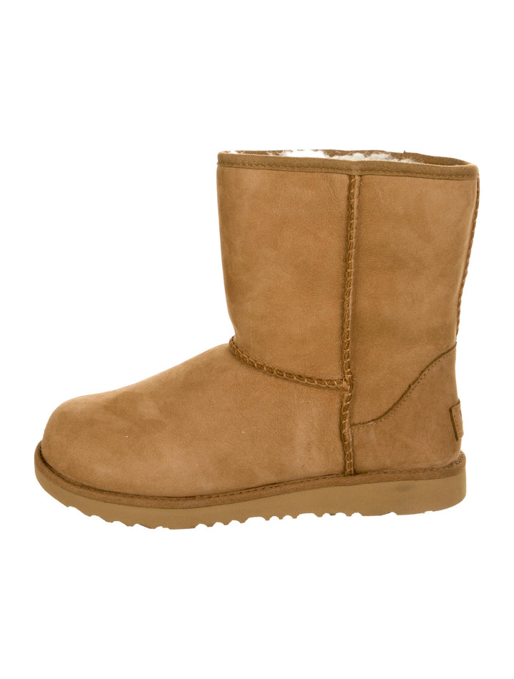 UGG Girls' Suede Round-Toe Boots Size EU 31 US1 UK 13 children