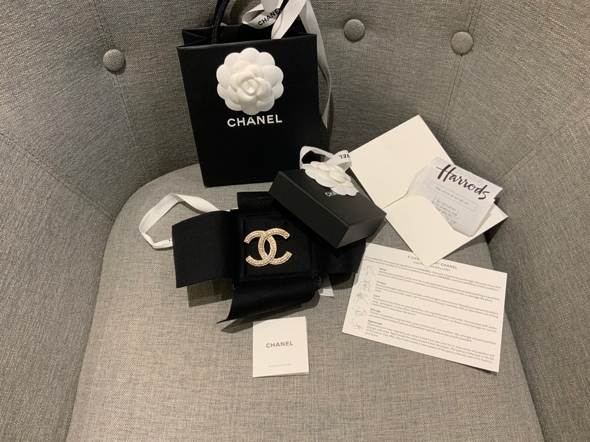 CHANEL 2023 Crystals CC Large Heart Stud Earrings 19.5 grams ladies