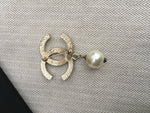 CHANEL LOGO CC 11A 2011 FAUX PEARL DROP BROOCH PIN JUST AMAZING Ladies