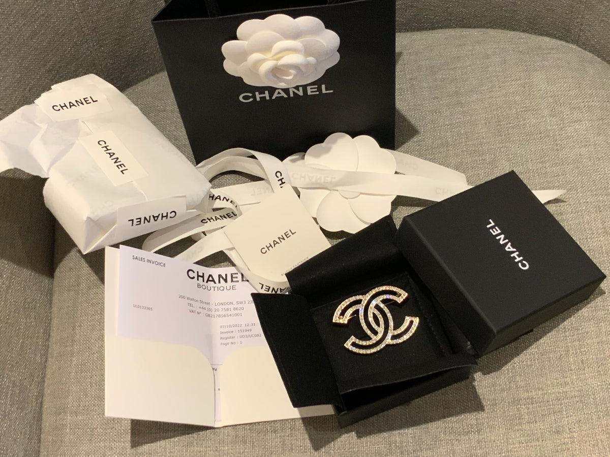Chanel 2022 Latest Collection Crystals CC Brooch Light Gold ladies
