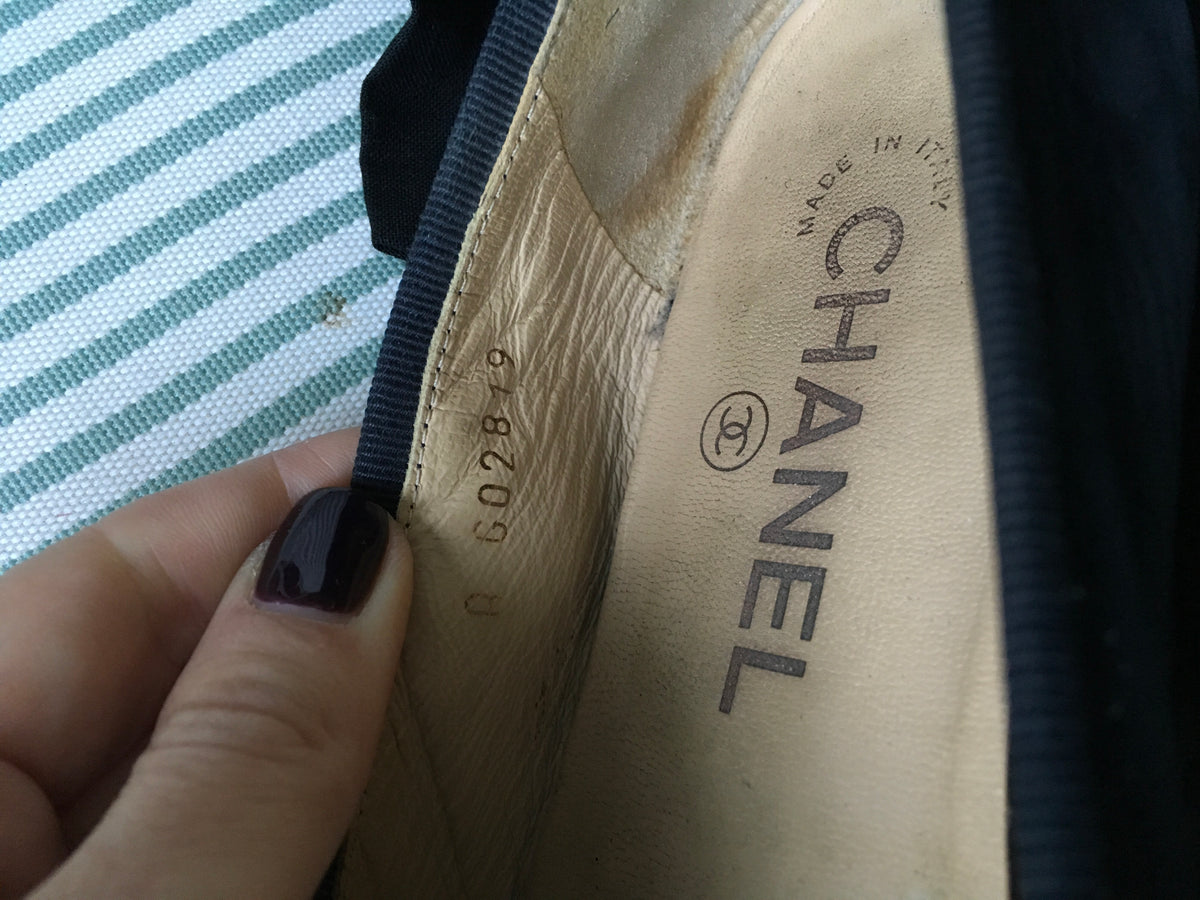 CHANEL LIMITED EDITION CC SUEDE NAVY FLATS SHOES LADIES