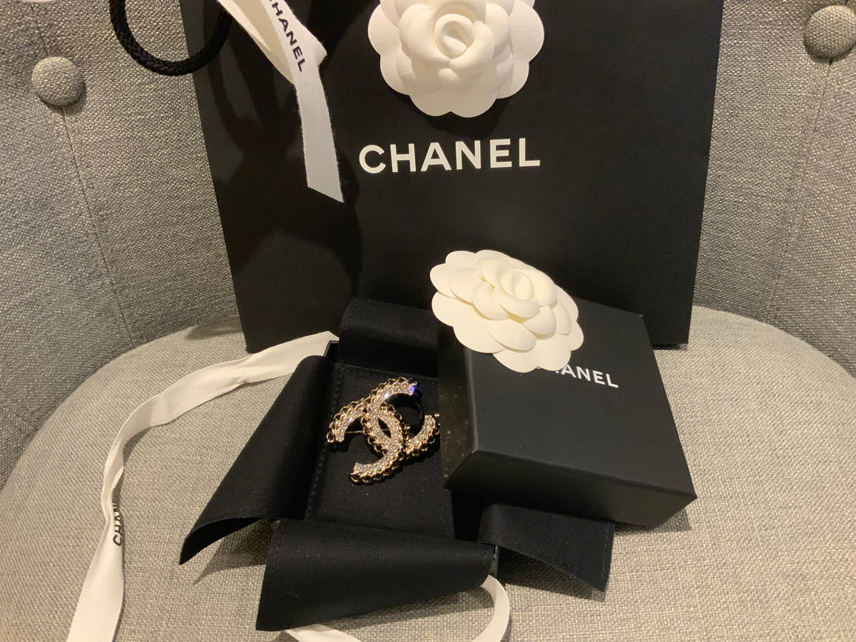 CHANEL 2021 Crystal Chain CC Brooch Gold ladies