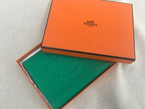 Hermès Hermes Paris Chevre Mysore Evelyne Card Wallet in Green Men