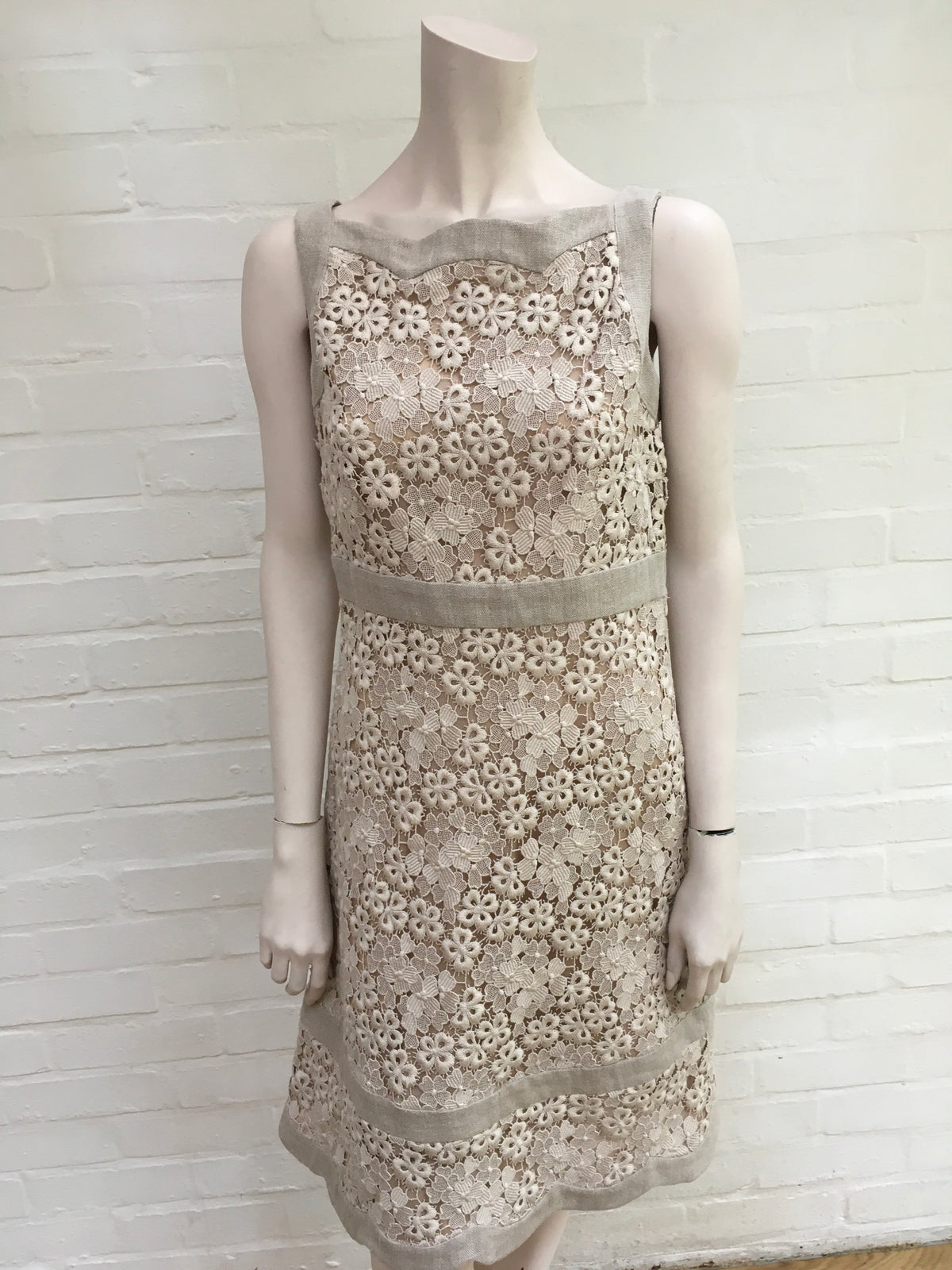 Valentino Cotton-blend broderie anglaise and linen Dress Elegant Ladies