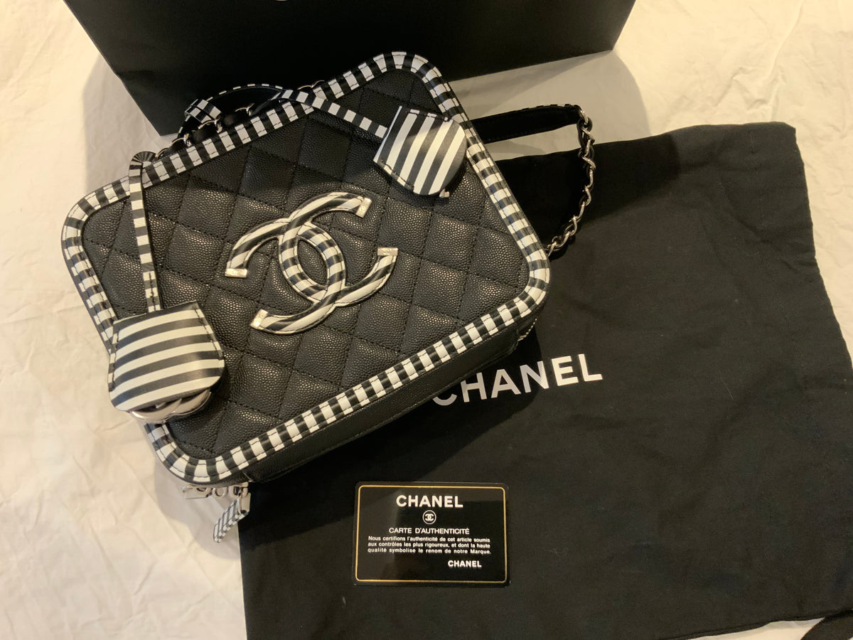 CHANEL 2019 Caviar Quilted Striped Medium CC Filigree Vanity Case Black White ladies