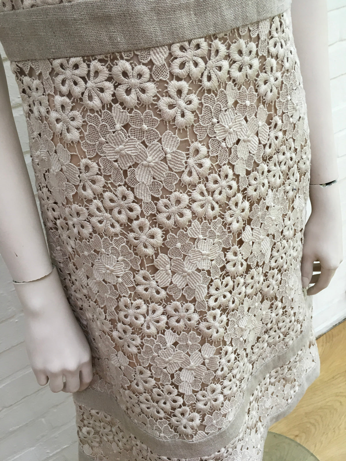 Valentino Cotton-blend broderie anglaise and linen Dress Elegant Ladies