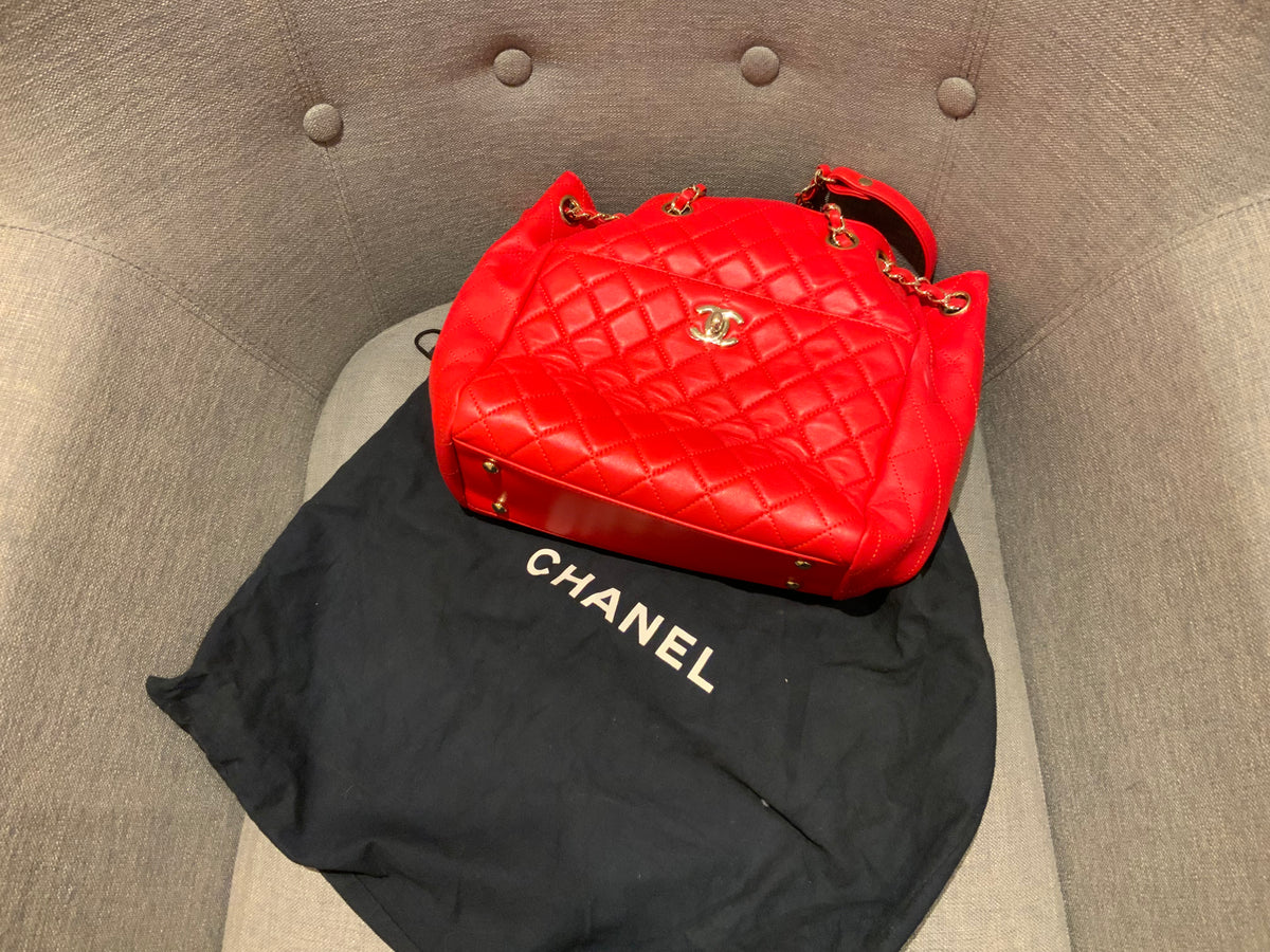 CHANEL Lambskin Quilted Medium Drawstring Classic Bag Handbag ladies