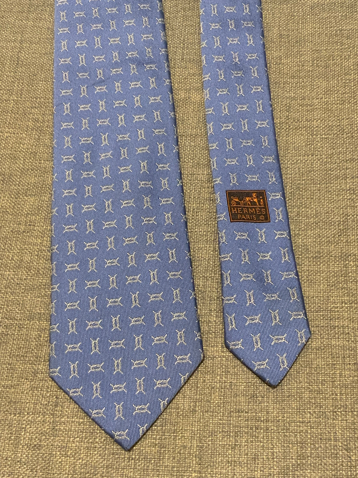 Hermès HERMES Paris Silk Blue Print Tie 100% AUTHENTIC Men