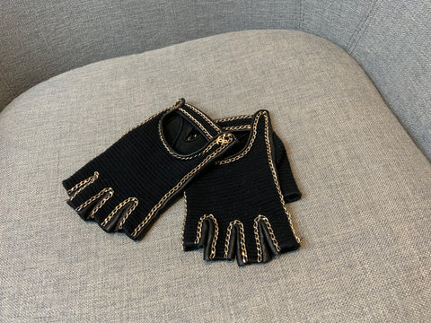 CHANEL Lamb Leather Sheepskin Gold Chain Fingerless Gloves Size 7 1/2 –  Afashionistastore