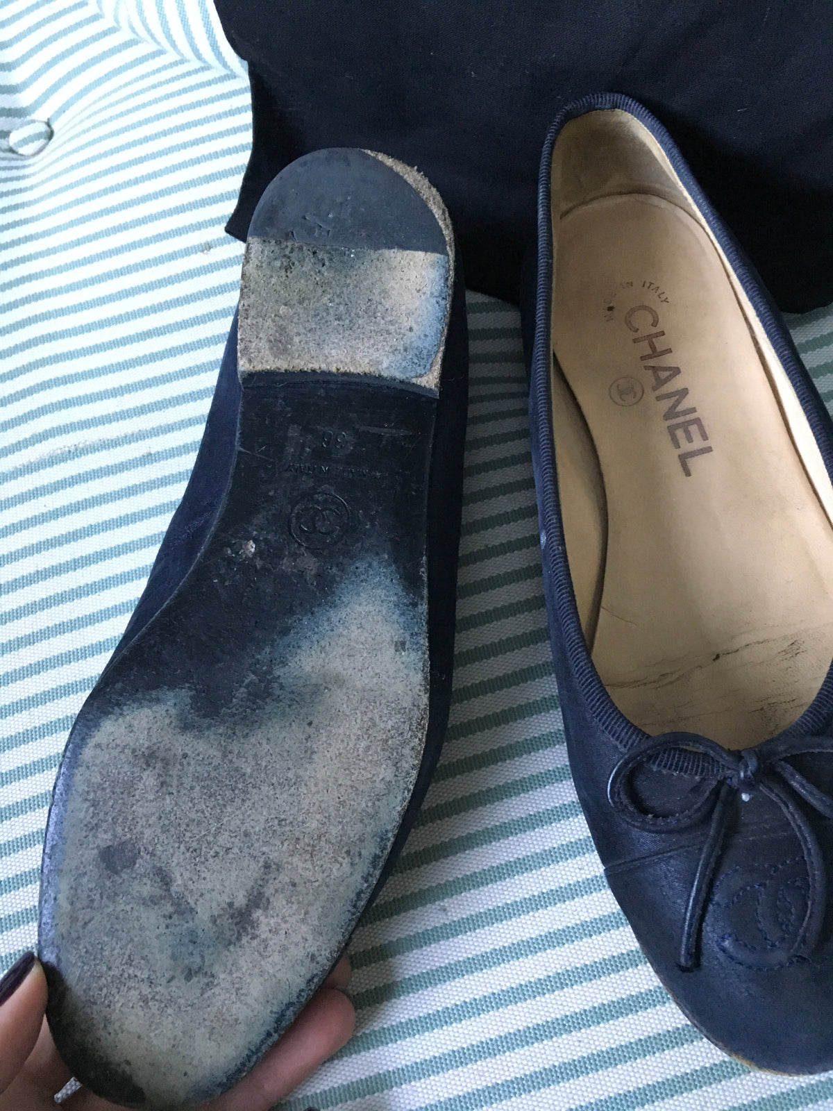 CHANEL LIMITED EDITION CC SUEDE NAVY FLATS SHOES LADIES